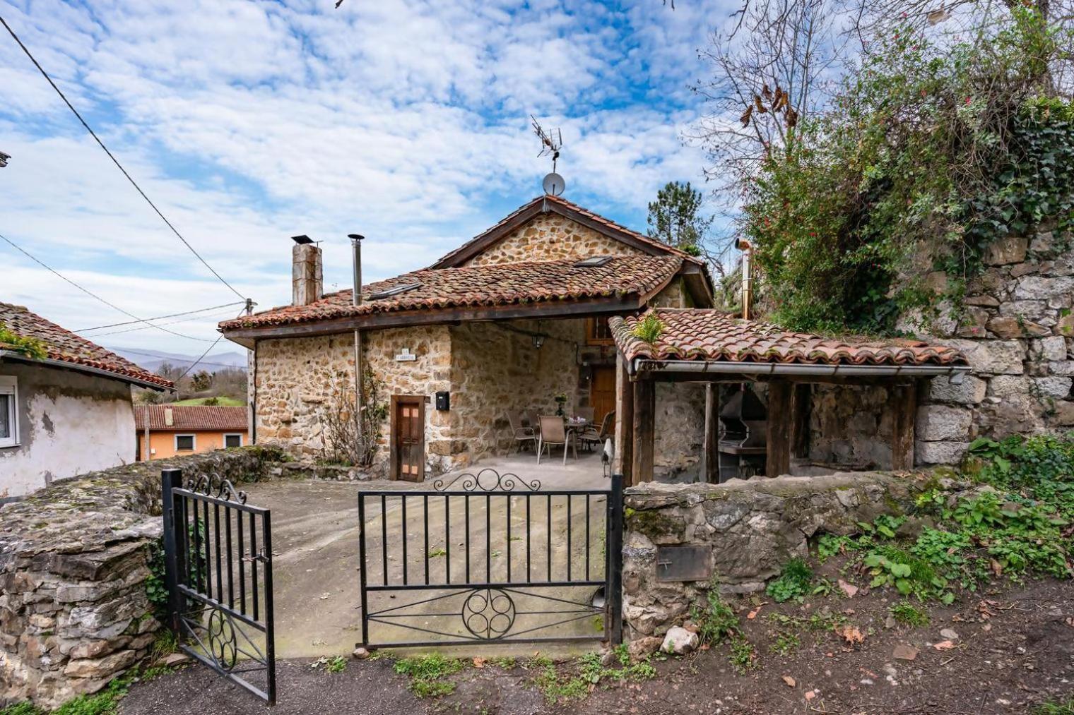 Casa Rural La Carrozal Senda Del Oso Orelleiru Kültér fotó